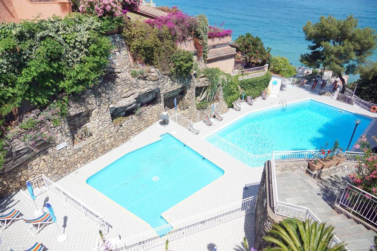 C22 Beachfront Villa - Spa Bath, Pool, Private Beach, Parking Free Marina dʼMarina dʼAndora 외부 사진